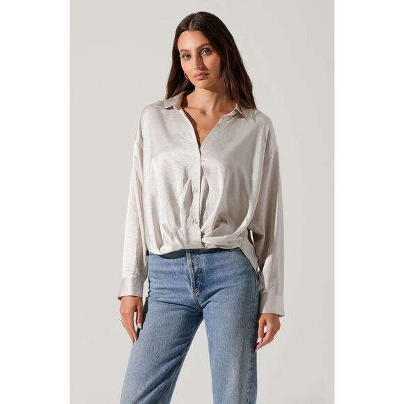 Astr the Label Corrine Satin Button Down Top - Picture 1 of 7
